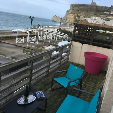 Le Noroit Vue Sur Étretat