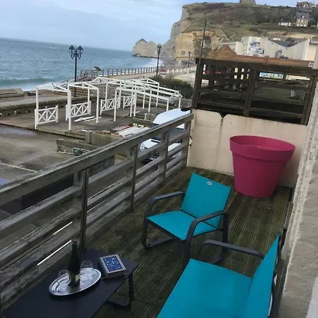 Le Noroit Vue Sur Étretat