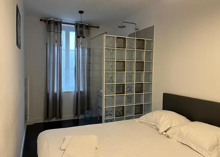 Le Noroit Vue Sur Etretat