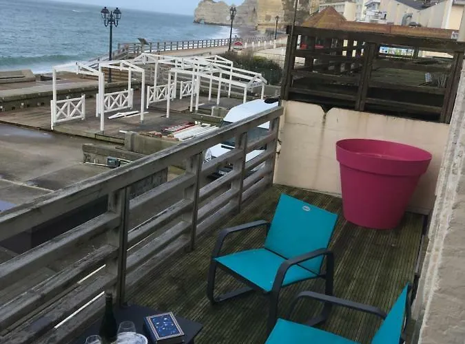 Le Noroit Vue Sur Etretat