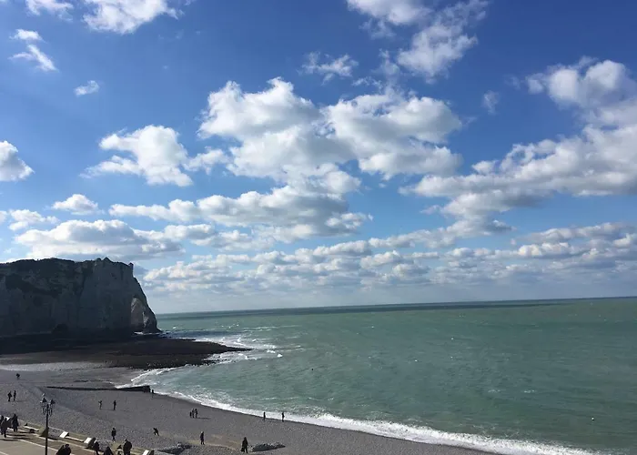 Le Noroit Vue Sur Etretat