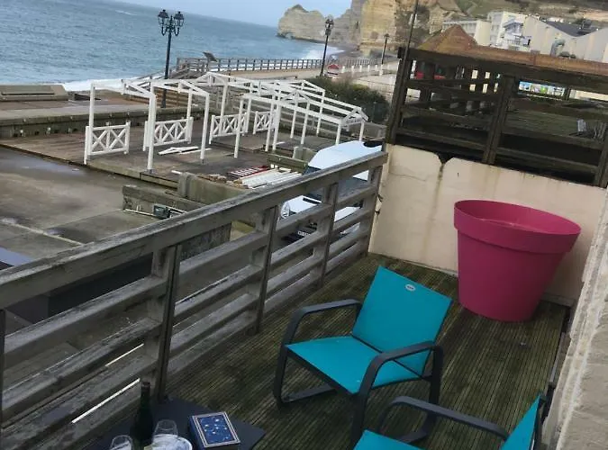 Le Noroit Vue Sur Etretat